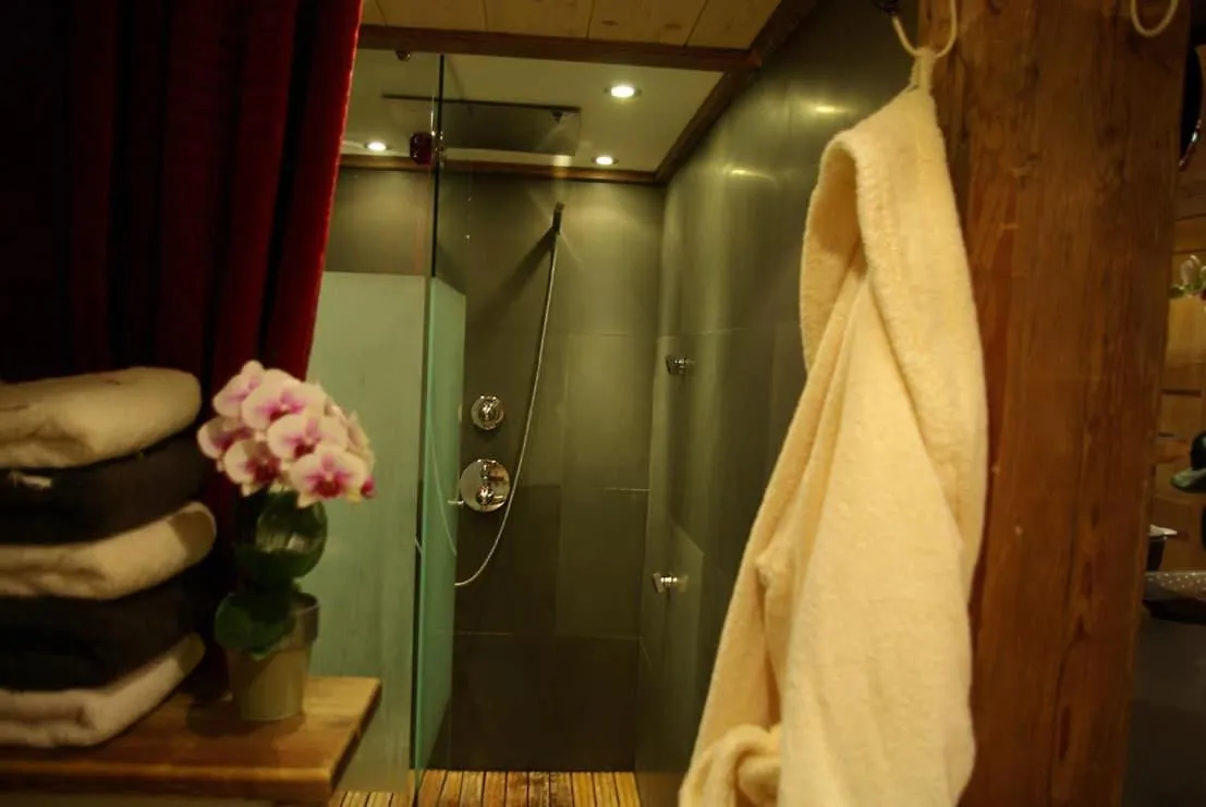 Hotel Les Chalets De Philippe Avec Jacuzzis Privatifs Chamonix
